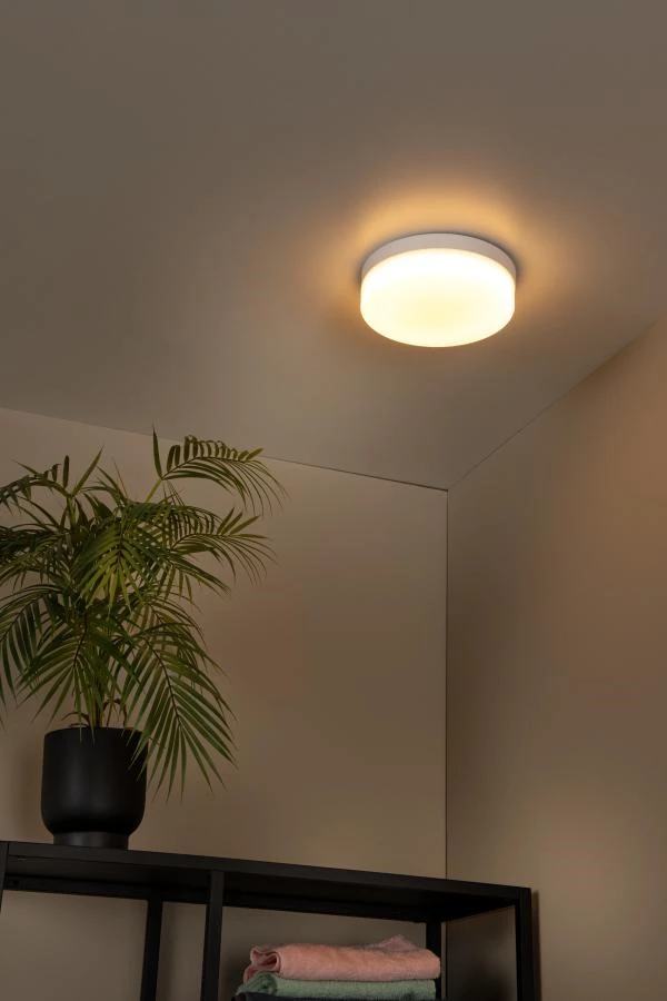 Lucide BISKIT - Plafonnière Badkamer - Ø 23 cm - LED - 1x12W 2700K - IP44 - Beweging & dag/nacht sensor - Wit - sfeer 1